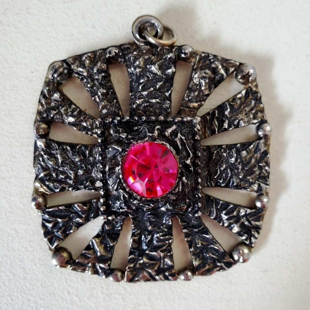 Purple center pendant cast metal gorgeous